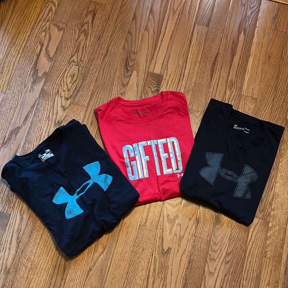 Lot of three under armour T-shirts, large